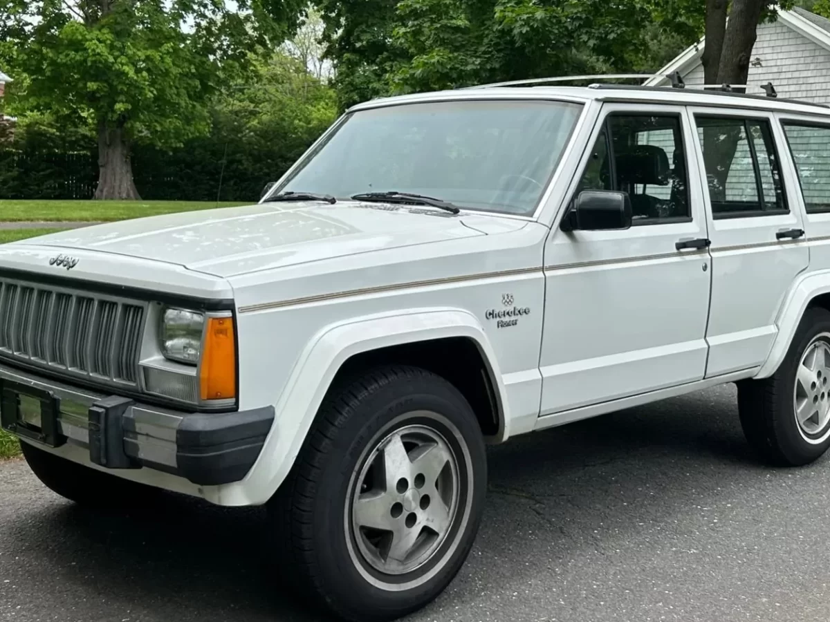 jeep-Cherokee-front-