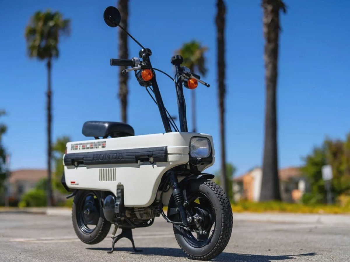 JDM Folding Scooter: 1983 Honda Motocompo | Barn Finds