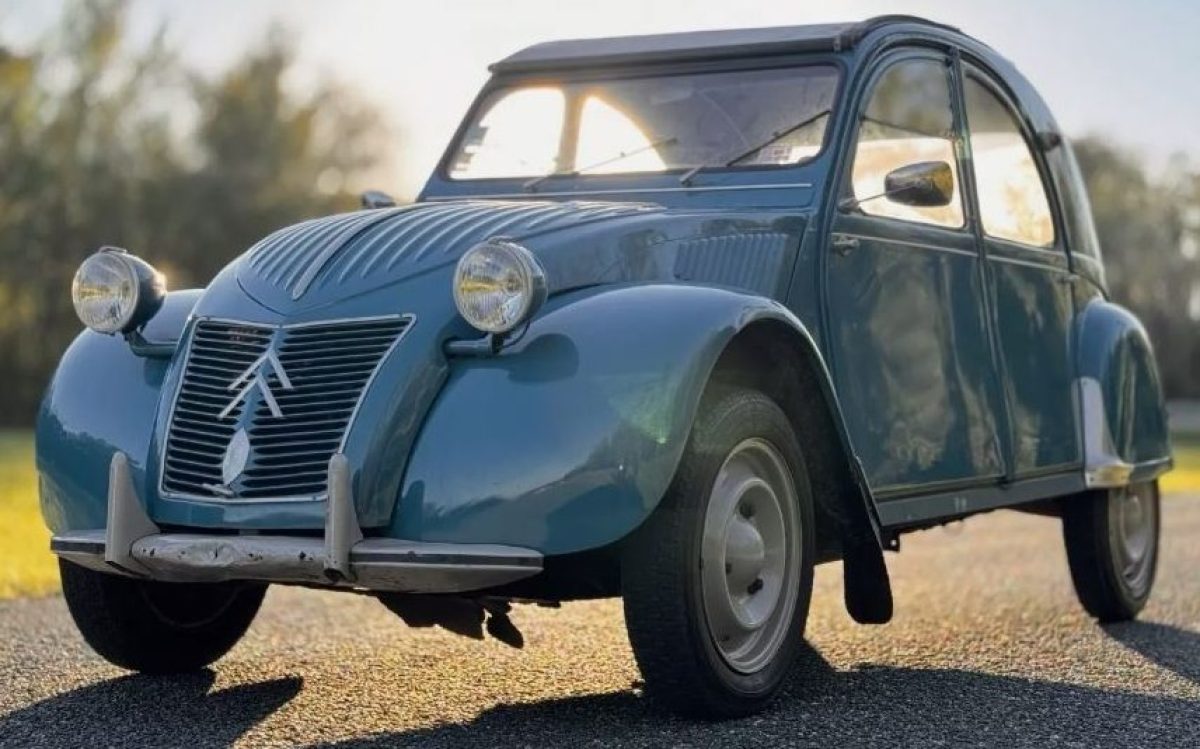 No Reserve Low-Mile 1960 Citroen 2CV | Barn Finds