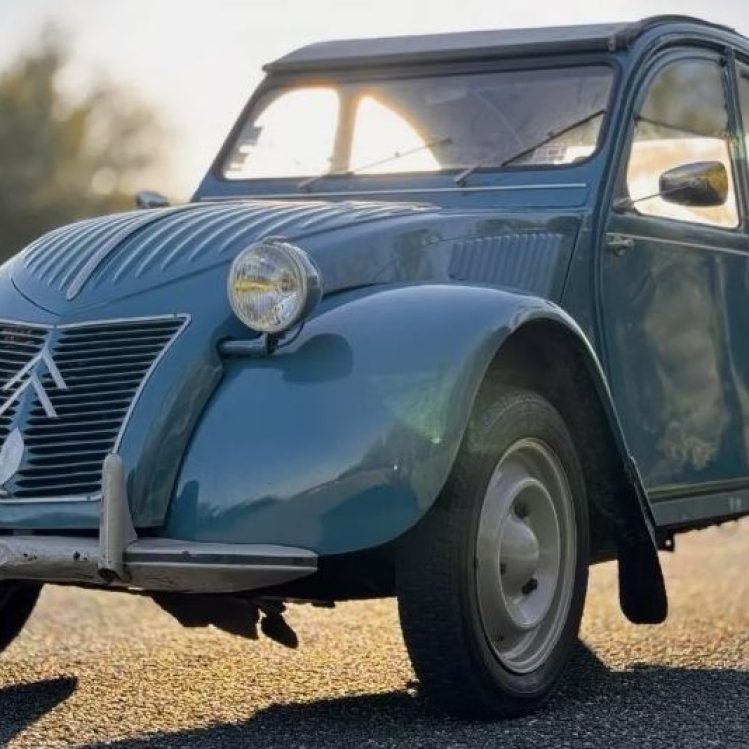 No Reserve Low-Mile 1960 Citroen 2CV | Barn Finds
