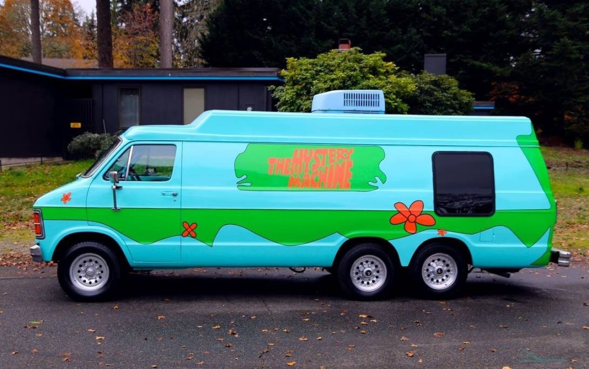 Dodge-Ram-Van-Mystery-Machine-