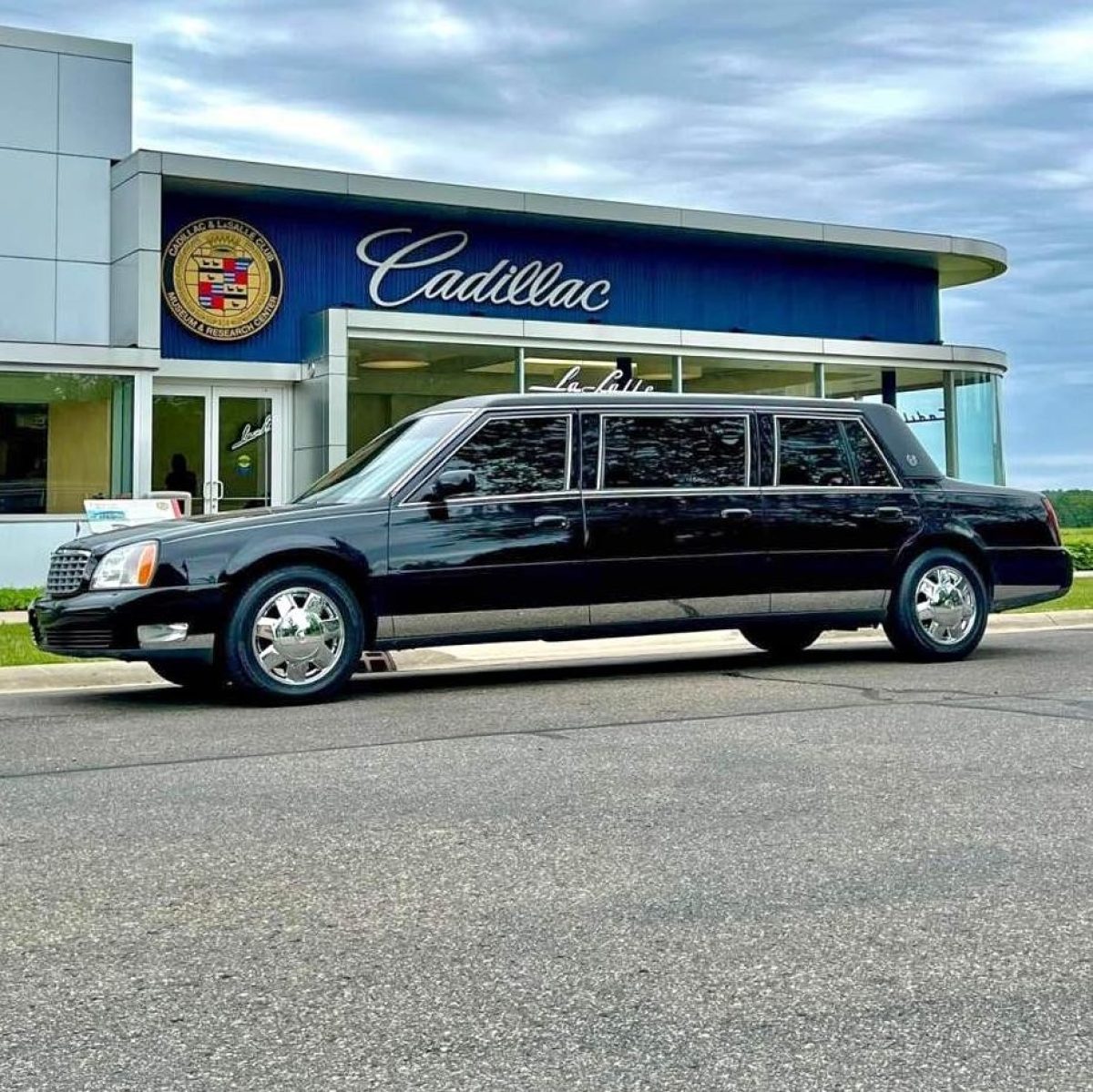 激レア⭐︎Cadillac トランプ 専用ボックス付き 極上の66デビルコンバーチブルをアメリカにて発見！！ - YouTube