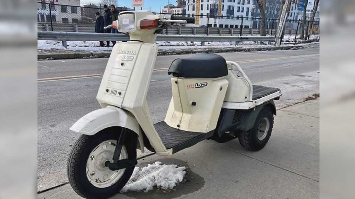 JDM Pivoting Scooter: 2000 Honda Gyro UP | Barn Finds