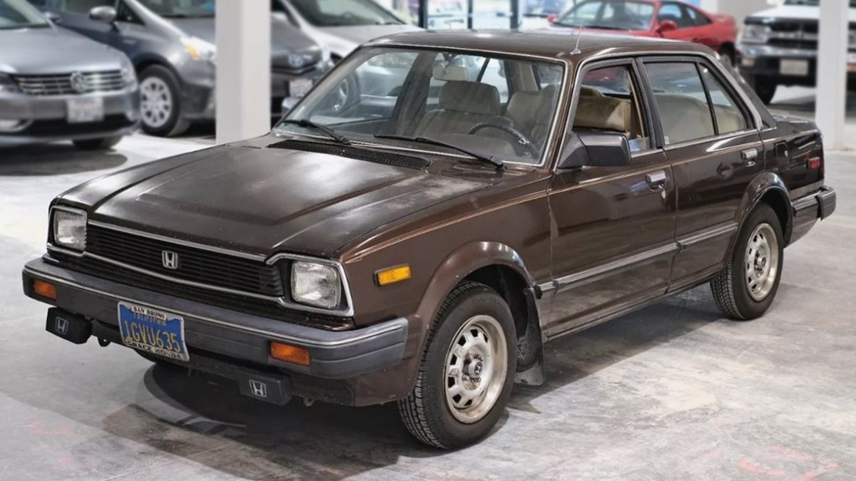 011525-1983-Honda-Civic-Sedan-