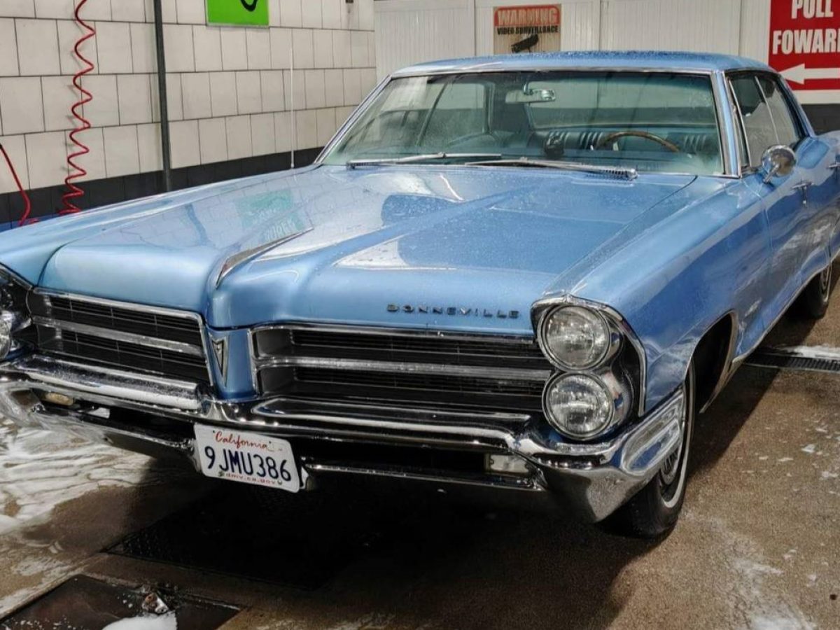 223 Inches of Prestige: 1965 Pontiac Bonneville | Barn Finds