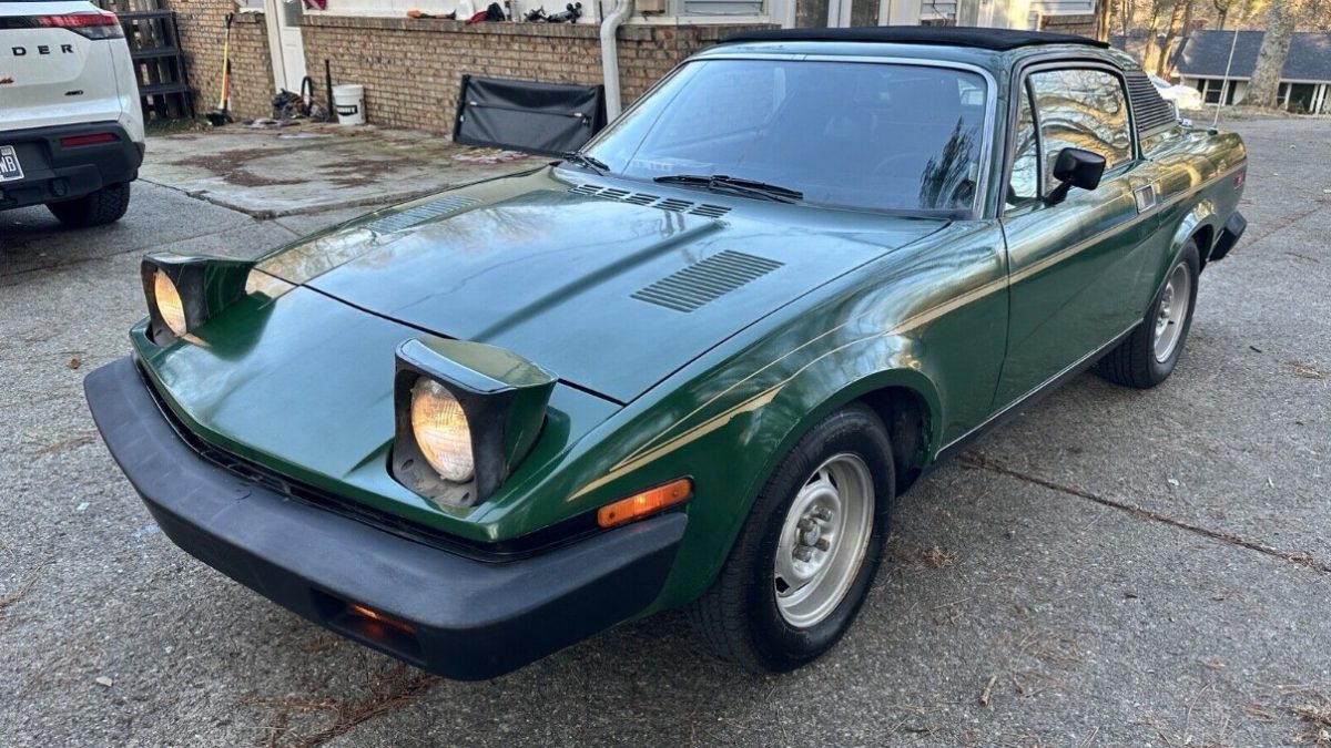 1977-Triumph-TR7-Photo-1-