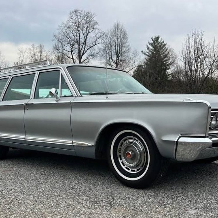 440 Power Plus Room For Eight: 1966 Chrysler Town & Country | Barn
