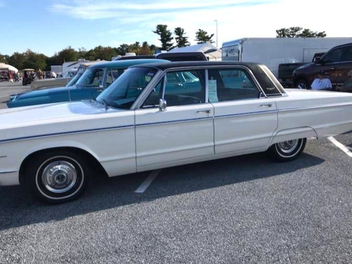 Fancy Fury: 1966 Plymouth VIP 383 V8 | Barn Finds