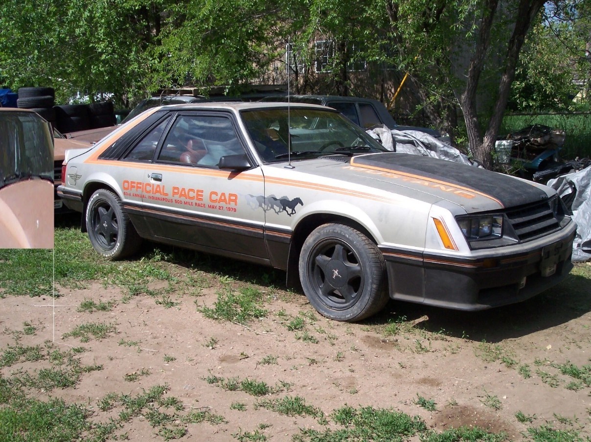 1979 Ford Mustang Indy 500 Pace Car – Race Car Design Key Ring (KR-1519)