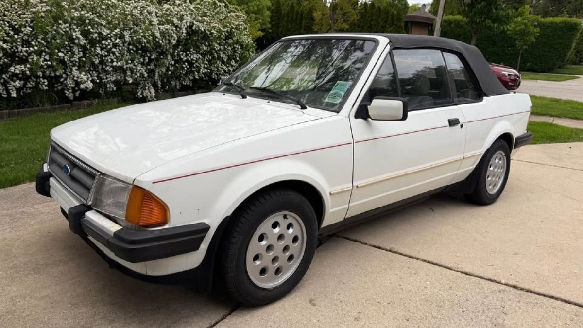 Superbe Ford Escort XR3i Otto-mobile OT1049 - 1/18 Résine - Rare