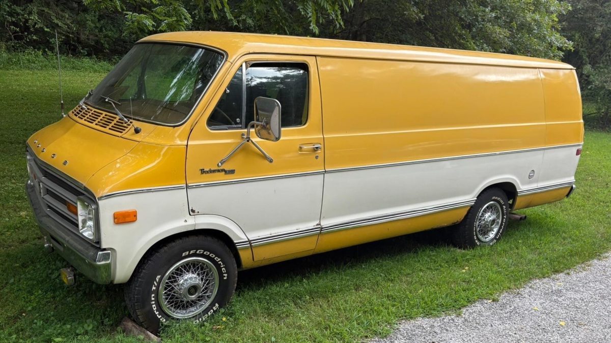 No Shorty Here! 1978 Dodge B200 Tradesman 3-Door Maxivan | Barn Finds