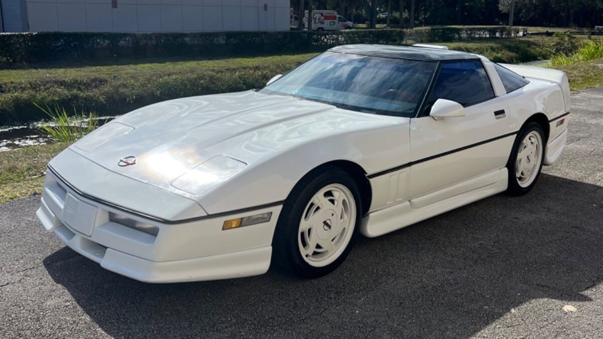 Greenwood Flair: 1989 Chevy Corvette C4 6-Speed | Barn Finds