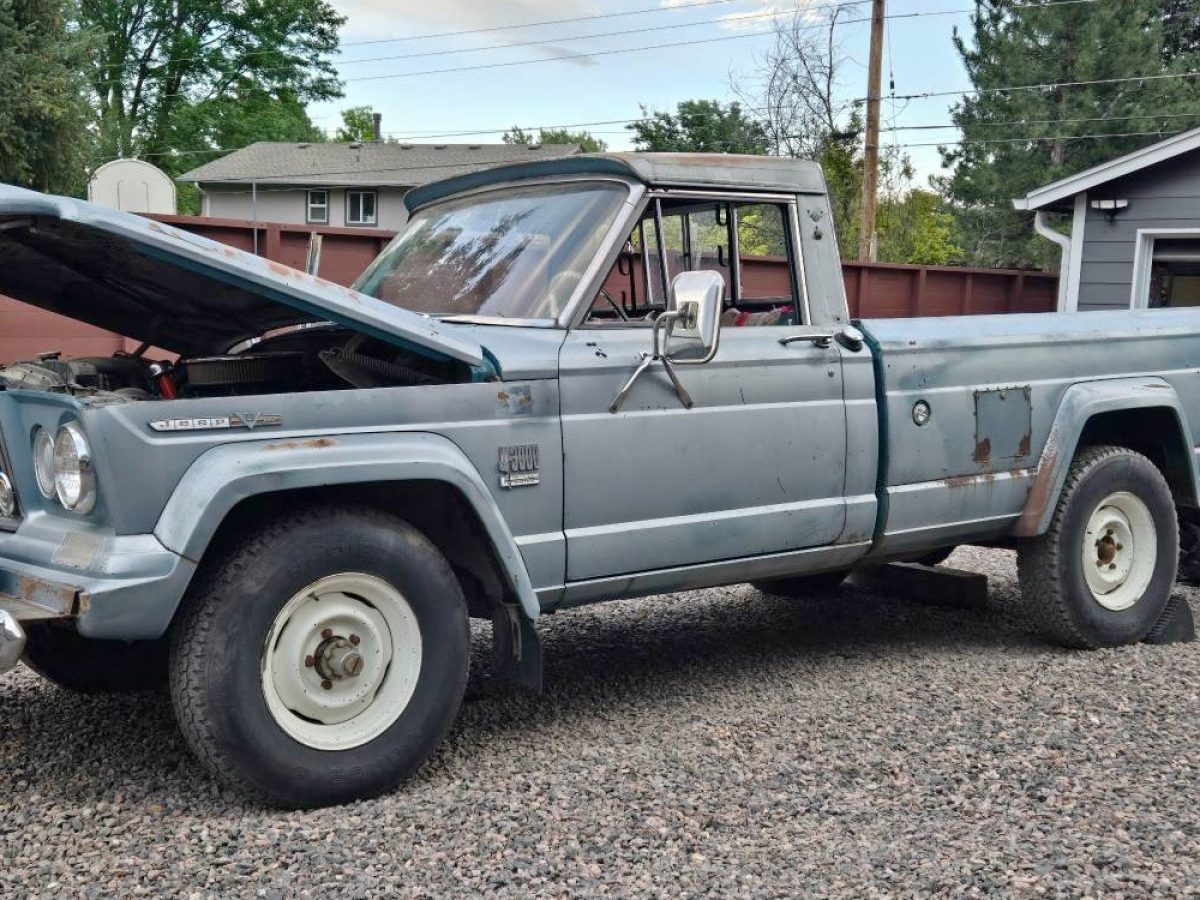 327 V8-Powered 1966 Jeep Gladiator J-3000 4×4 | Barn Finds