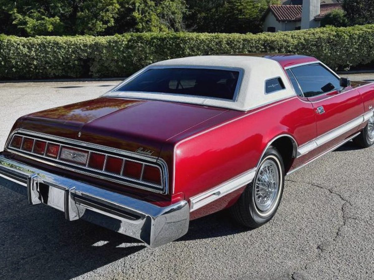 No Rust! 58K-Mile 1976 Ford Thunderbird 460 | Barn Finds