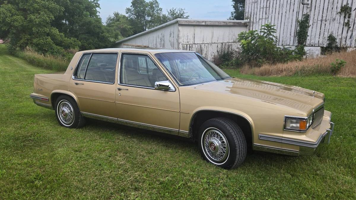 081925-1986-Cadillac-Sedan-