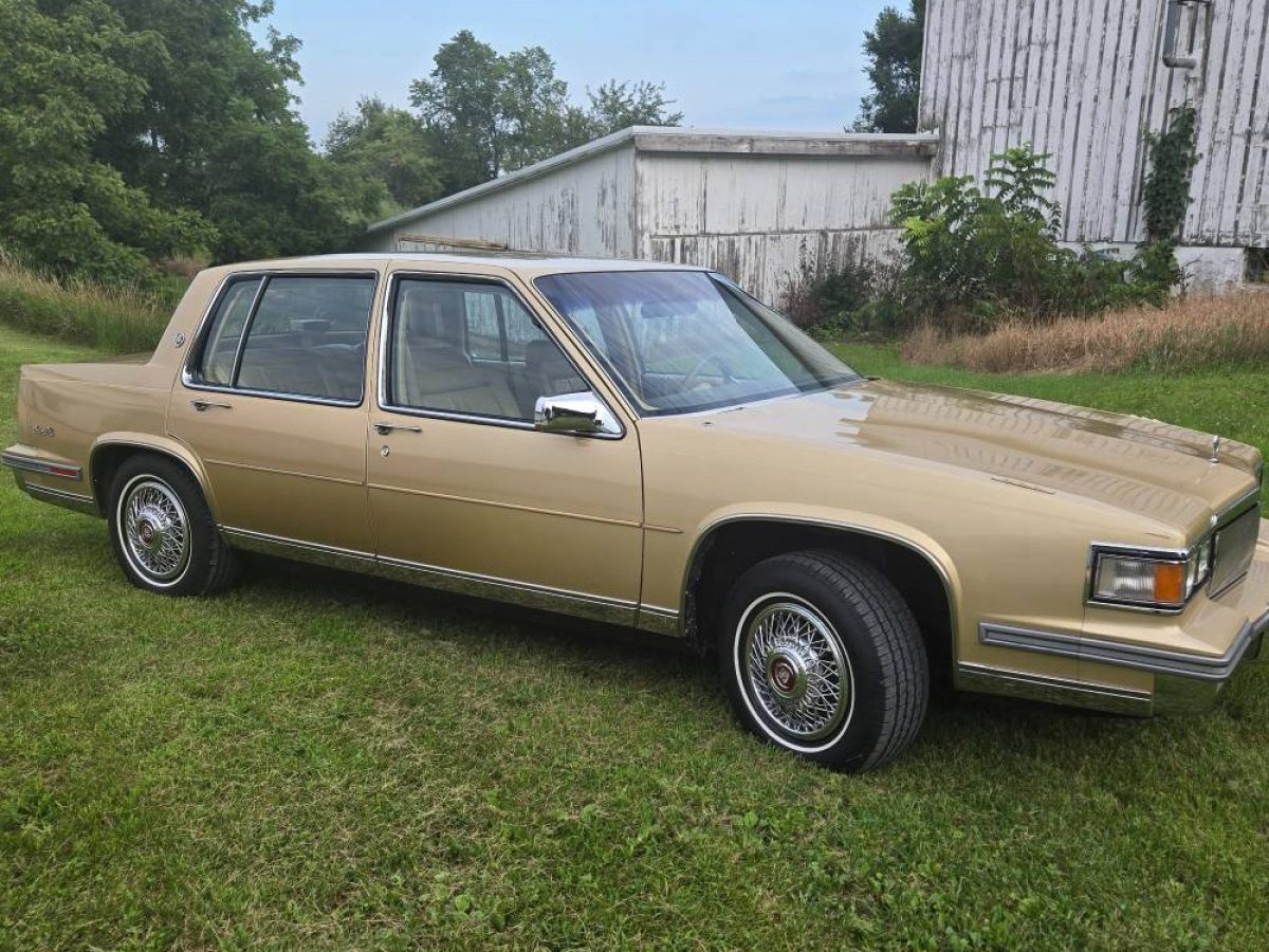 081925-1986-Cadillac-Sedan-