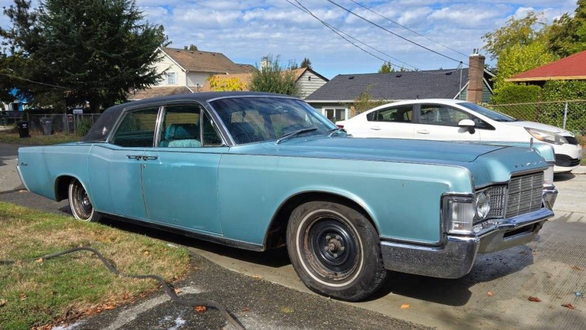 67k Mile Luxury Sedan: 1969 Lincoln Continental | Barn Finds