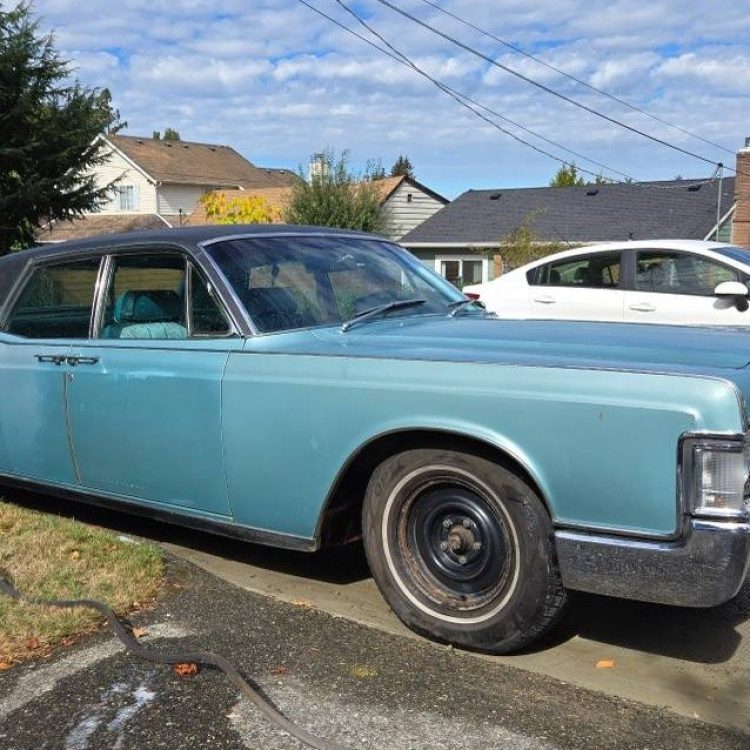 67k Mile Luxury Sedan: 1969 Lincoln Continental | Barn Finds