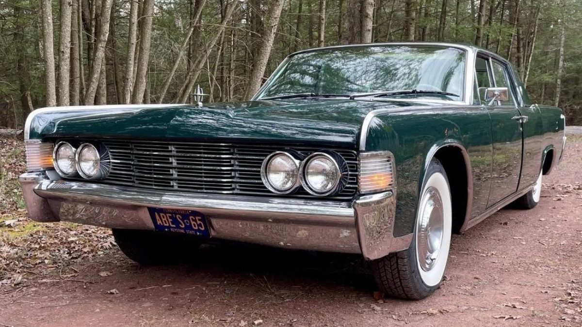 Restored 72k Mile 1965 Lincoln Continental | Barn Finds