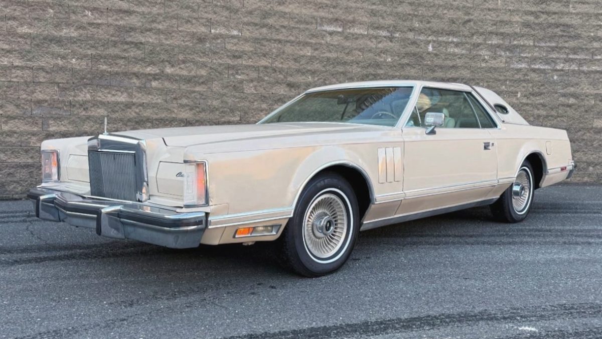 AMC1/18 リンカーン Continental Mark V Cartier 21k-Mile 1979 Lincoln Continental Mark V Cartier Edition for sale