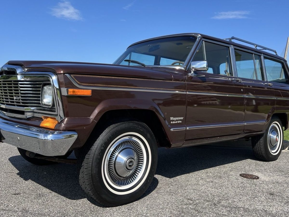 ウィアーキュー　1980年代　アメリカンビンテージ 80-Wagoneer-3-e1770222328473-