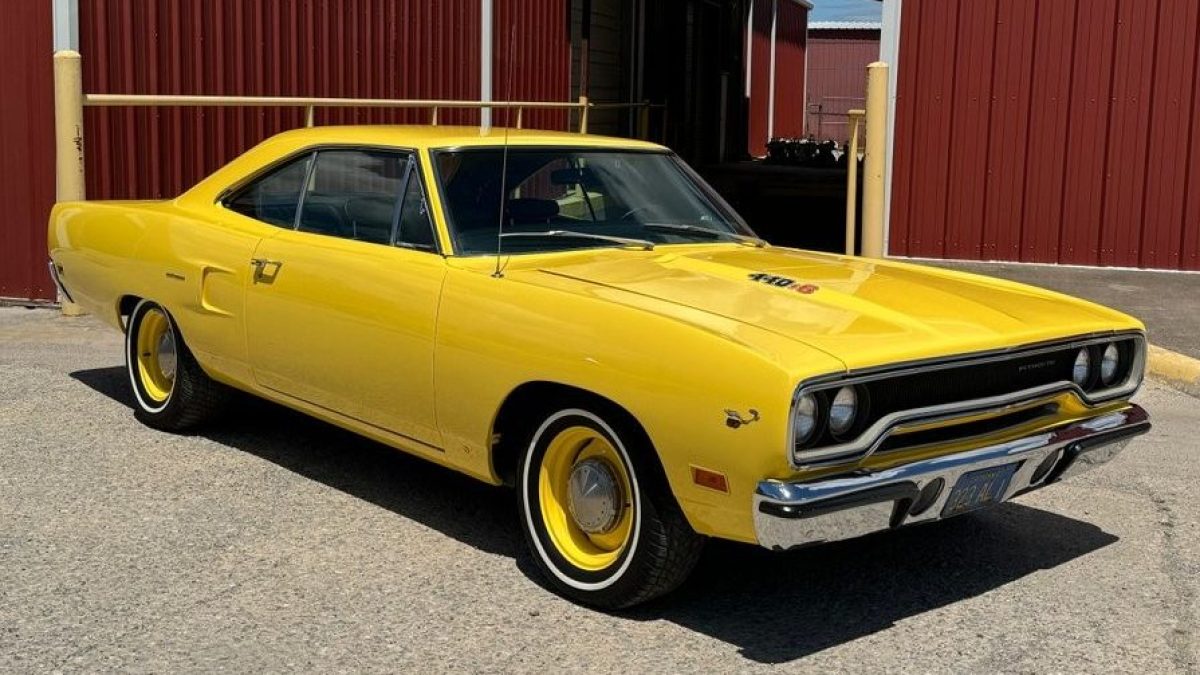 440 Six-Pack: 1970 Plymouth Road Runner | Barn Finds