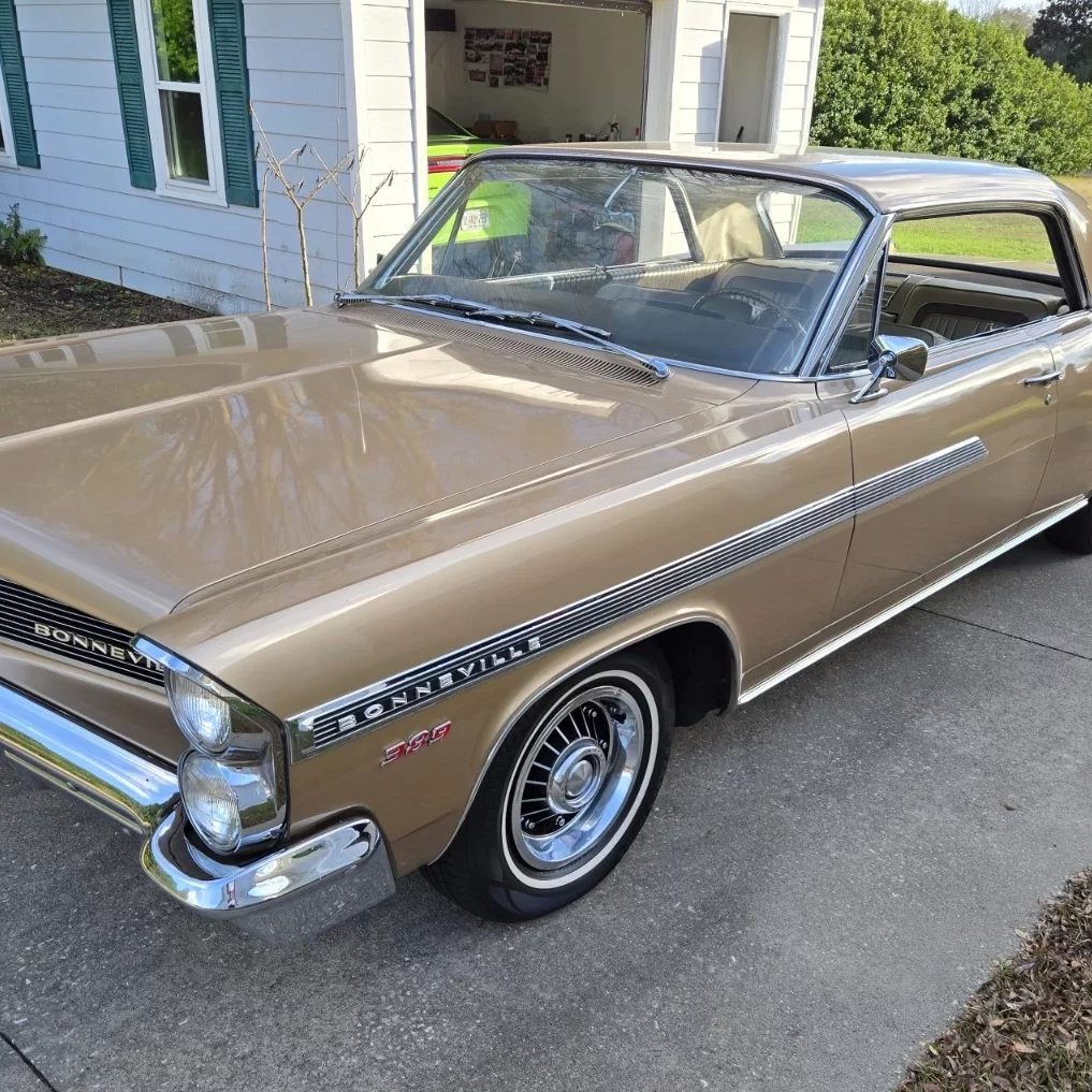 Big, Bold, Beautiful: 1963 Pontiac Bonneville | Barn Finds