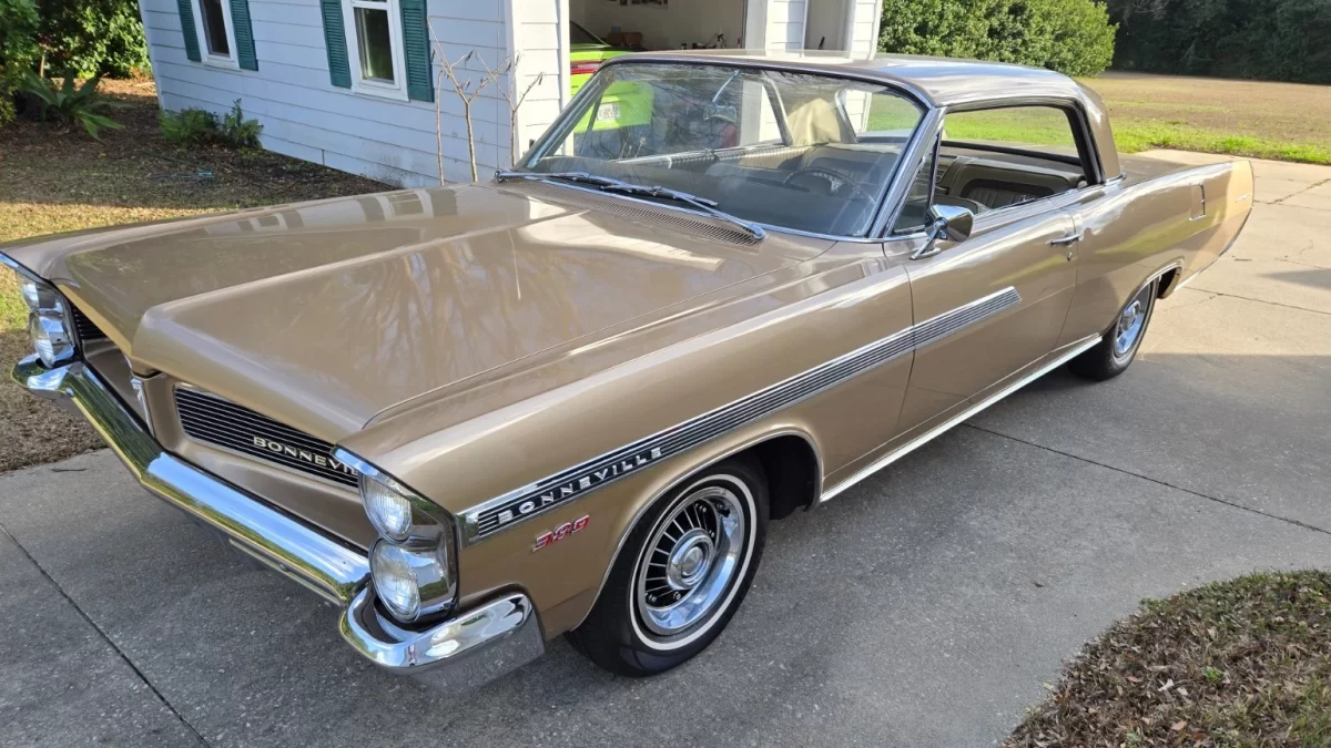 Big, Bold, Beautiful: 1963 Pontiac Bonneville | Barn Finds
