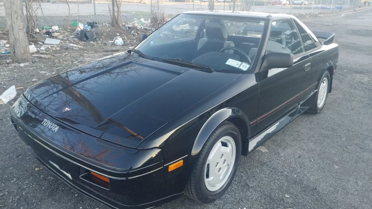 8K Original Miles: 1986 Toyota MR2 | Barn Finds