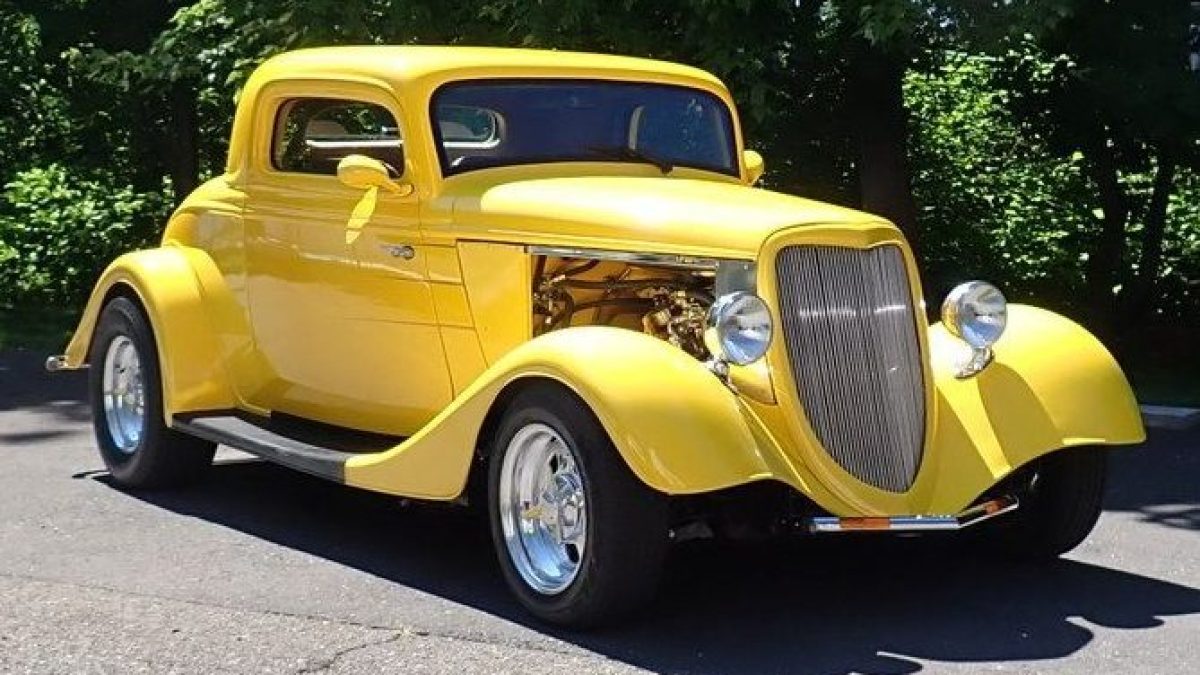 1934-Ford-Coupe-01-
