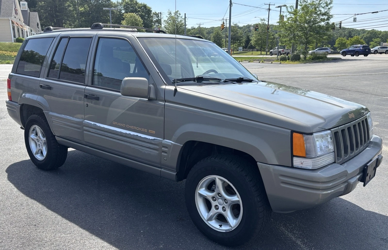 27K Original Miles: 1998 Jeep Grand Cherokee Limited | Barn Finds