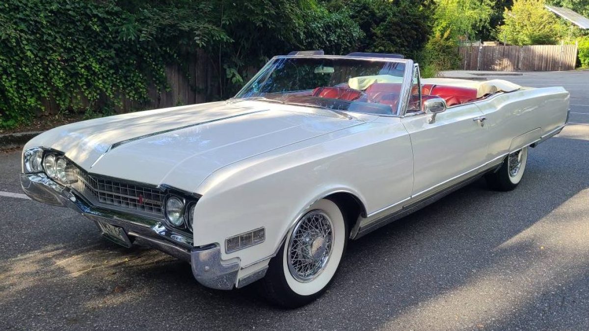 Super Cruiser! 1966 Oldsmobile Ninety-Eight | Barn Finds