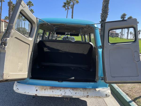 1960 Chevrolet Apache Suburban Carryall rear doors