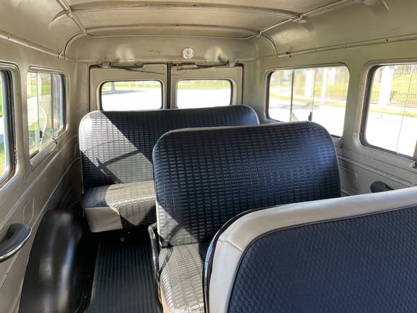 1960 Chevrolet Apache Suburban Carryall seats
