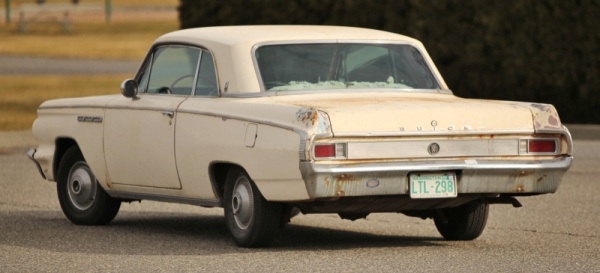 barn-bird-1963-buick-skylark-rear-corner